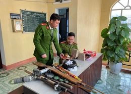 Vận động Nhân dân giao nộp  súng, đạn tự chế, pháo, thuốc nổ và công cụ hỗ trợ