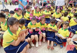 Ngày hội đọc sách “Mở cuốn sách- mở tương lai” cho học sinh vùng cao Quan Hóa