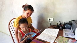 Bản Khó, bản Nghèo giàu tri thức