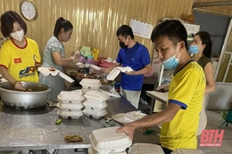20.000 suất cơm dành tặng bà con tại các khu cách ly tập trung