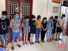 Bắt quả tang chủ quán Karaoke bắt giữ người trái pháp luật