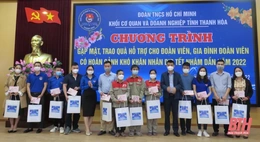 Trao quà  hỗ trợ  đoàn viên, gia đình đoàn viên có hoàn cảnh khó khăn