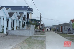 Huyện Yên Định quan tâm cấp đất, hỗ trợ làm nhà ở cho đồng bào công giáo nghèo sinh sống trên sông ổn định cuộc sống