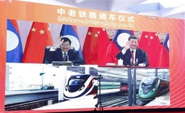 Chuyến tàu hàng đầu tiên giữa tỉnh Sơn Tây của Trung Quốc và Lào