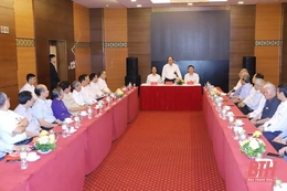 Chủ tịch nước Nguyễn Xuân Phúc gặp mặt thân mật các đồng chí nguyên lãnh đạo tỉnh Thanh Hóa qua các thời kỳ
