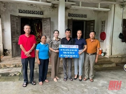 Phòng giao dịch 01 TYM chi nhánh Thanh Hóa chi trả quyền lợi bảo hiểm vốn vay cho thành viên