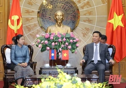 Bí thư Tỉnh ủy Đỗ Trọng Hưng tiếp thân mật Đoàn công tác HĐND tỉnh Hủa Phăn