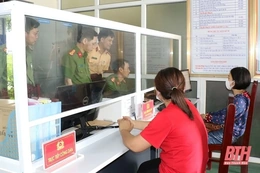 Trên 55 nghìn phương tiện thực hiện cấp đăng ký biển số xe tại công an cấp huyện, xã&nbsp; &nbsp;