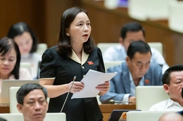 ĐBQH Cầm Thị Mẫn (Đoàn ĐBQH tỉnh Thanh Hóa) tham gia góp ý vào dự án Luật  Bảo vệ quyền lợi người tiêu dùng (sửa đổi)