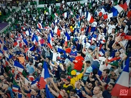 Giroud và Mbappe ghi bàn và lập kỷ lục, đưa Pháp vào Tứ kết; Harry Kane “thông nòng”, Pháp gọi - Anh trả lời.
