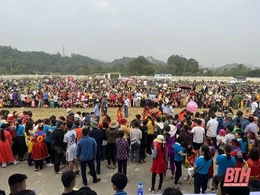 Sôi nổi trò chơi kéo co tại xã Triệu Lộc