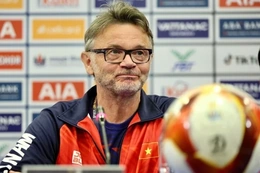 HLV Troussier thản nhiên với sai lầm phòng ngự của U22 Việt Nam