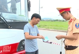 Công an thị xã Nghi Sơn xử lý 37 trường hợp xe ô tô chở khách và xe container vi phạm trật tự ATGT&nbsp;