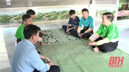 Người có uy tín tiêu biểu ở bản Pù Toong