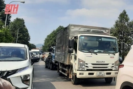 Bất cập giao thông   đoạn ngã tư đường sắt phường Phú Sơn