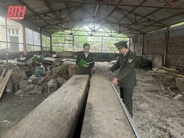 Đấu tranh chống vận chuyển, buôn bán lâm sản trái phép và PCCCR