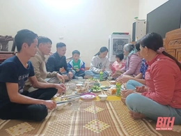 Ấm áp bữa cơm tất niên chiều 30 tết