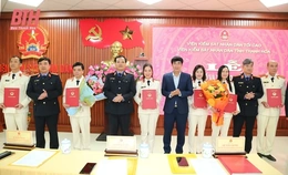 Viện Kiểm sát Nhân dân tỉnh công bố và trao các quyết định về công tác cán bộ