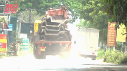 Người dân bức xúc vì xe chở đất chạy cả ngày lẫn đêm qua khu dân cư
