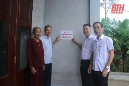 Xi măng Long Sơn và Báo Thanh Hóa mang niềm vui đến với các gia đình gặp khó khăn về nhà ở 