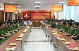 “Tự hào và tin tưởng dưới lá cờ vẻ vang của Đảng”