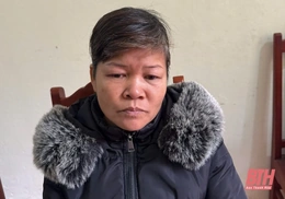 Bắt giữ người phụ nữ cắn vào tay Cảnh sát giao thông khi bị xử lý vi phạm