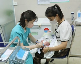 Khẩn trương phân bổ, vận chuyển vaccine phòng sởi tới các tỉnh