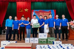 Vinamilk thăm hỏi, tri ân thương binh, người có công nhân kỷ niệm 50 năm thống nhất đất nước