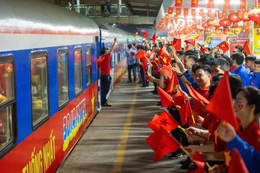 ‘Đoàn tàu Thống Nhất’ hai miền lăn bánh, mang theo khát vọng hòa bình