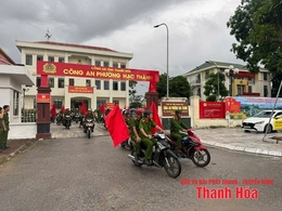 Công an 166 phường, xã ra quân hướng dẫn thủ tục hành chính trong ngày đầu vận hành chính quyền địa phương 2 cấp