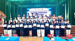 25 học sinh được trao chứng nhận hoàn thành chương trình học bổng tiếng Anh Access