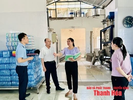 Tăng cường kiểm tra cơ sở sản xuất đá viên, nước uống đóng chai​