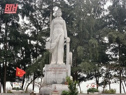Nguyễn Thị Lợi: Người “tạc hồn” nơi sóng biển khơi