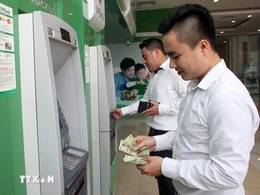 Bộ Nội vụ: Không cắt giảm tiền thêm giờ, trợ cấp khi tăng lương tối thiểu