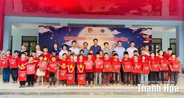 Mang Trung thu đến với trẻ em vùng cao xã Hồi Xuân