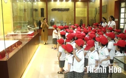 Những người kết nối lịch sử và hiện tại