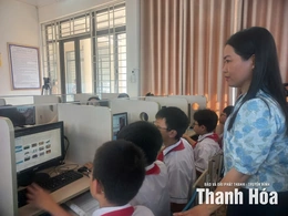 Con dao hai lưỡi khi giao điện thoại cho con tự học