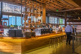 Starbucks cắt giảm 900 nhân sự và đóng cửa hàng loạt cửa hàng tại Bắc Mỹ trong kế hoạch tái cấu trúc