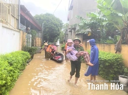 Lũ trên sông Mã lên cao, x ã Yên Trường di dời các hộ dân ở ngoại đê