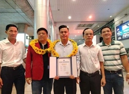 Thưởng “nóng” vận động viên Lại Lý Huynh vô địch cờ tướng thế giới