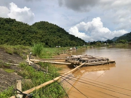Người nuôi cá lồng trên sông Mã bị thiệt hại do mưa lũ