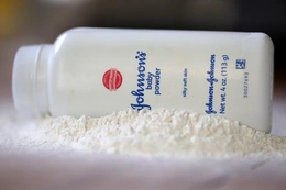 Hàng nghìn người kiện Johnson & Johnson vì phấn rôm gây ung thư