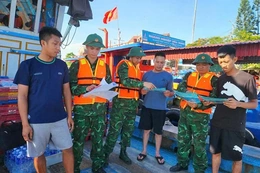 Tuyên truyền kiến thức pháp luật đến ngư dân