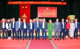 Phó Bí thư Tỉnh ủy, Chủ tịch Ủy ban MTTQ tỉnh Trịnh Tuấn Sinh tiếp xúc cử tri Sầm Sơn