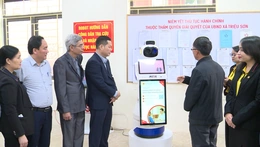 Địa phương đầu tiên của tỉnh Thanh Hóa đưa robot AI phục vụ hành chính công