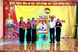 Phó Trưởng Đoàn ĐBQH tỉnh Mai Văn Hải dự Ngày hội đại đoàn kết toàn dân tại xã Thiết Ống