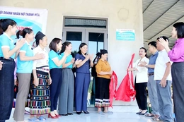 Trao kinh phí hỗ trợ xây mái ấm tình thương cho hội viên phụ nữ khó khăn về nhà ở
