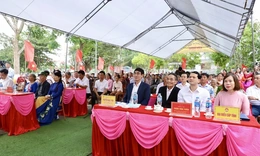 Trưởng ban Nội chính Tỉnh ủy Nguyễn Ngọc Tiến dự Ngày hội Đại đoàn kết toàn dân tộc tại xã Vĩnh Lộc