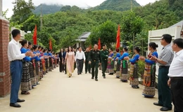 Chỉ huy trưởng Bộ CHQS tỉnh dự Ngày hội Đại đoàn kết toàn dân tộc tại xã Sơn Thủy