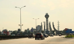 Sớm sửa chữa, bổ sung hệ thống chiếu sáng trên Đại lộ Hùng Vương